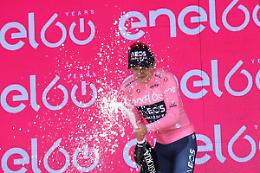 Giro d'Italia, Hirt vince all'Aprica. Carapaz mantiene la maglia rosa