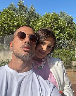 Fabrizio Corona, "Saluti da Cutro" con nipote di un boss della 'ndragheta