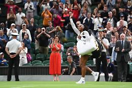 Serena Williams annuncia il ritiro dal tennis: "Farò solo la mamma"