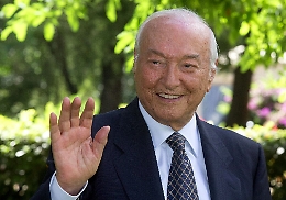 Addio a Piero Angela, re della divulgazione tv. Aveva 93 anni