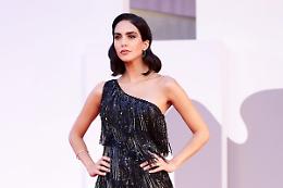 79° Mostra del Cinema di Venezia: le prime foto della madrina Rocìo e delle star sul red carpet