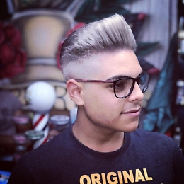 In una scarpata dopo aver impattato contro un'auto: morto 22enne