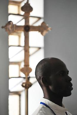 Camerun: bruciata chiesa a Mamfe, rapite 8 persone