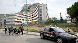 A Scampia clan costringe mamma e figlio a "consegnare" la casa