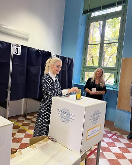 Marta Fascina, la compagna di Berlusconi eletta in Sicilia