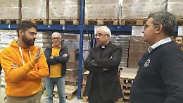 Arcivescovo di Catania Renna in visita al Banco Alimentare: «C'è bisogno di un supplemento di carità»