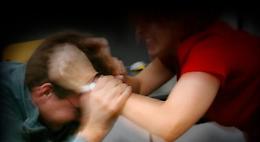 Minaccia e picchia l'ex marito, una palermitana di 53 anni a giudizio per stalking