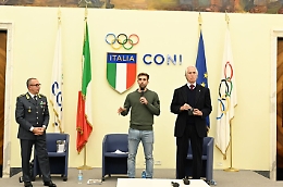 Premio speciale delle Fiamme Gialle all'acese Daniele Garozzo campione olimpico di fioretto