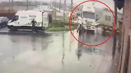 Belgio, camion in panne sui binari: il treno non riesce a fermarsi, l'impatto è violentissimo