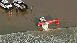 California, piccolo velivolo si schianta sulla spiaggia: due feriti