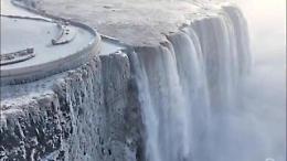 Tempesta artica negli Usa, congelata una parte delle cascate del Niagara