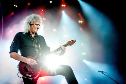 Brian May diventa Sir, il riconoscimento di Carlo III al chitarrista dei Queen