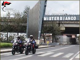 Beccato mentre ruba ponteggi a Misterbianco