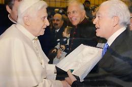 Maglie e camicie da un sarto siciliano per Papa Ratzinger: «Il nostro un rapporto di straordinaria intimità»