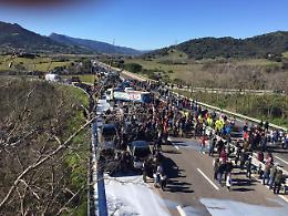 Latte: 21 a processo per protesta del 2019 non autorizzata