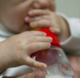 Mamme "bambine", Lisa e Luca genitori per scelta a 15 e 20 anni