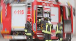 Palermo, per il forte vento decine di interventi dei Vigili del fuoco: una squadra presa a sassate a Brancaccio