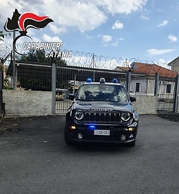 «Ti ammazzo, ti faccio a pezzi», la minaccia da brividi dello stalker violento arrestato a Fiumefreddo