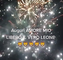 Esce dal carcere e a Librino si fa festa con i fuochi d'artificio