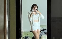 Miriam Leone e il selfie da urlo su Instagram in corpetto e reggicalze