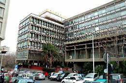 Postino "sequestrato" dentro l'ex palazzo Esa