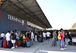 Incendio aeroporto Catania, via alle navette gratuite per Trapani, Palermo e Comiso