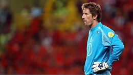 Van der Sar in terapia intensiva, alcune delle sue parate pi&ugrave; belle (e il cucchiaio di Totti)