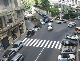 Catania: strisce pedonali a metà a causa dei cafoni