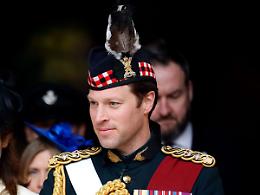 Chi è Jonathan Thompson, il bellissimo scudiero in kilt di Carlo III che fa impazzire il web
