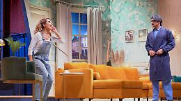 Barbara D'Urso, Franco Oppini e Rosalia Porcaro in scena con la commedia "Taxi a due piazze"