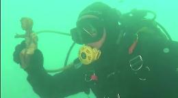 Il presepe sott'acqua del "frate sub" a Polignano