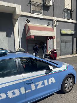 L'agenzia di scommesse in un garage di Librino del tutto abusiva: arriva la polizia e sequestra tutto