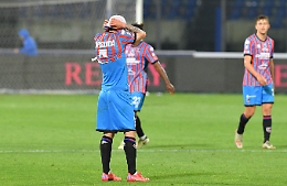 Il Catania non c'è più: nel deserto del Massimino disastro pure col Giugliano, ora i play out sono a un passo