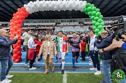 “Un goal per la solidarietà": in 15mila al Massimo, in campo giornalisti, attori e personaggi