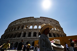 E' arrivata l'estate, ponte del 2 giugno con sole e caldo