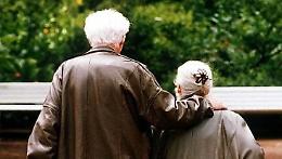 Perché le donne vivono più degli uomini? Dalla scienza arriva una risposta sorprendente 