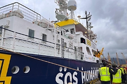 La Humanity 1 approderà a Porto Empedocle con 39 migranti e due salme, il porto di Bari escluso per assenza di cella frigorifera