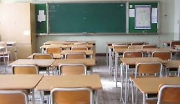 Modica, cade finestra all'interno di una classe scolastica: sfiorata la tragedia