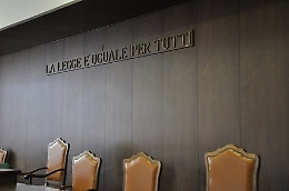 Violenza sessuale e maltrattamenti alla figlia, chiesta condanna per un netturbino