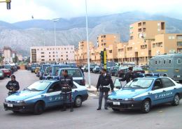 Maxiblitz allo Zen: polizia, carabinieri e finanza setacciano il quartiere a caccia di armi e droga 