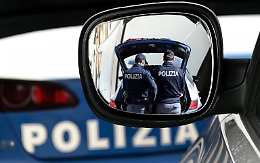 Truffa dello specchietto ad Acireale tentata ai danni di una donna: due adraniti denunciati