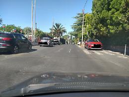 Bambini e anziani in pericolo: dossi non segnalati e strade al buio tra Mascalucia e San Pietro Clarenza