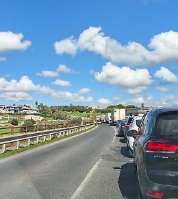 Traffico nel caos a Modica, la polizia locale: "Stiamo intervenendo"