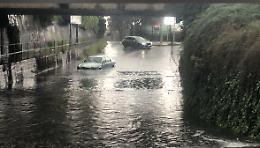 Giarre, mezz'ora di pioggia intensa manda in tilt la viabilità: strade allagate e caos