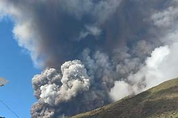 Il risveglio dello Stromboli, trabocco lavico e colata sulla Sciara del Fuoco