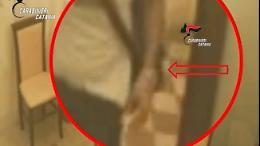 Catania, ruba in un b&b il borsone di una turista (con soldi, gioielli e dispositivi per 30.000 euro): riconosciuto da un tatuaggio