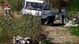 Scaricavano i rifiuti e poi davano fuoco:  il video che incastra 47 "sporcaccioni" ad Agrigento