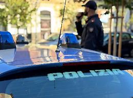 Viene fermato a bordo di un'auto rubata, catanese di 36 anni offre 30 euro ai poliziotti affinché lo lascino andare