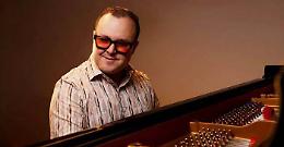 Brass in Jazz: Kemuel Roig Trio al Teatro Santa Cecilia, il pianoforte che reinventa il jazz tra ritmi afrocubani, gospel e funk