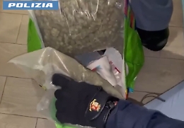 Catania, sequestrati oltre un chilo e mezzo di droga: arrestato 23enne grazie ai cani-poliziotto &ldquo;Maui&rdquo; e &ldquo;Ares&rdquo;